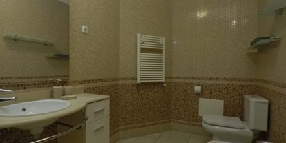 Rollstuhlgerechte Unterkunft - Meer - Badezimmer - FeWo-Algarve