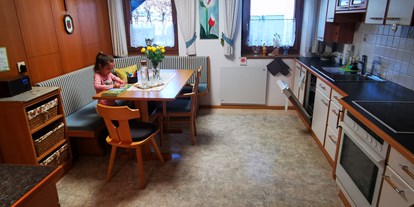 Rollstuhlgerechte Unterkunft - Österreich - Der Tisch ist Rollstuhlunterfahrbar! - Ferienwohnung Kaiserblick Kössen