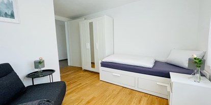 Rollstuhlgerechte Unterkunft - See - Loßburg - Das zweite Schlafzimmer mit Schlafsofa - Ferienwohnung Westweg