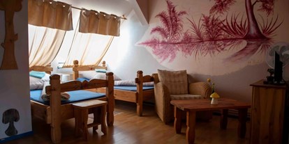 Rollstuhlgerechte Unterkunft - Sonnewalde Schönewalde - Unsere Zimmer sind rustikal - Erlebnishof Schönewalde