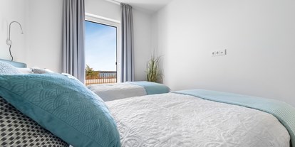 Rollstuhlgerechte Unterkunft - Fiefbergen - Schlafzimmer mit zwei Einzelbetten - Ocean Terrace 