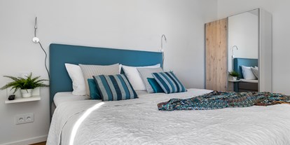 Rollstuhlgerechte Unterkunft - Meer - Schwartbuck - Schlafzimmer mit einem Doppelbett - Ocean Terrace 