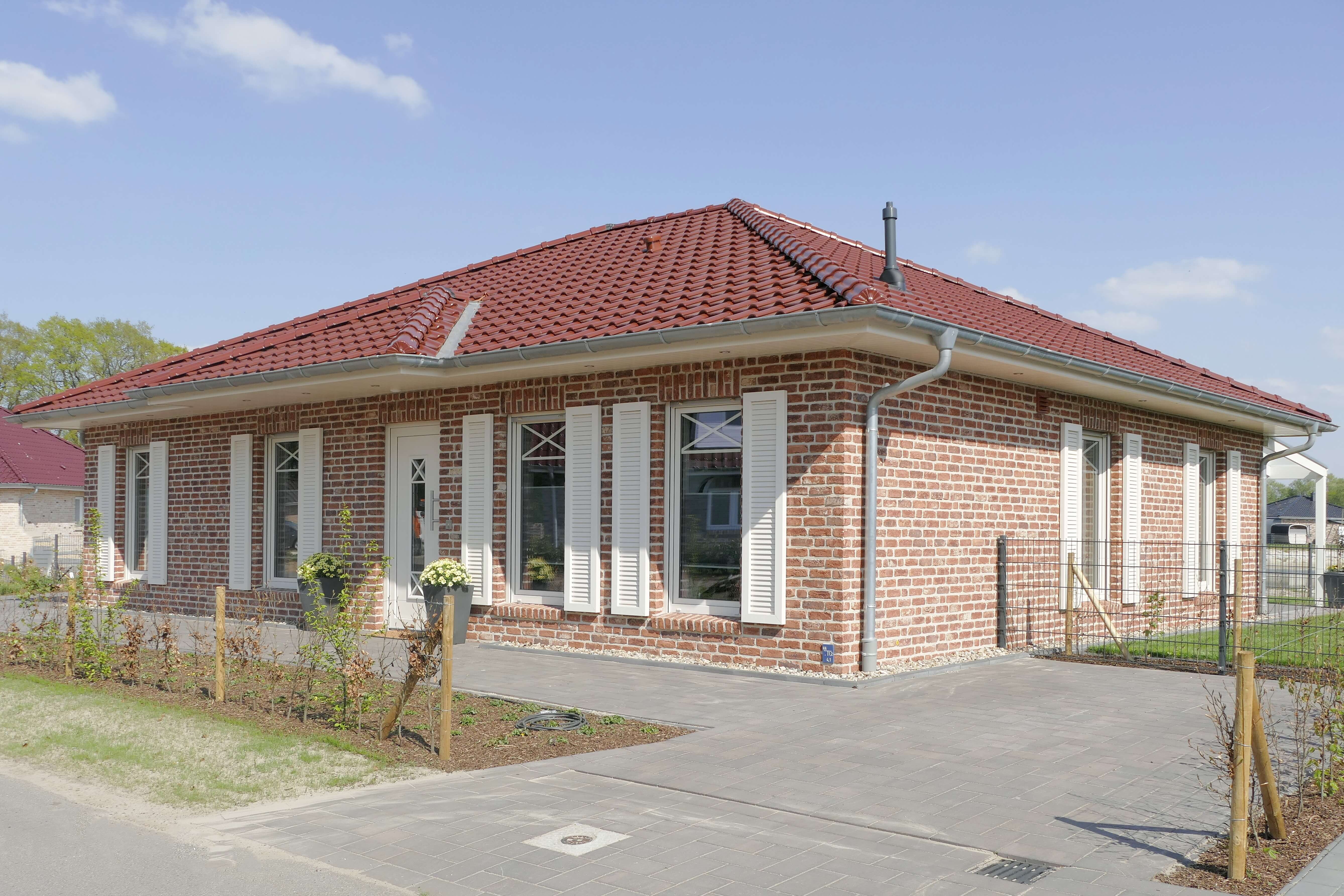 Rollstuhl-Urlaub - Ferienhaus "Haus-am-See"
Vorderansicht - Haus-am-See (2 benachbarte Häuser!)