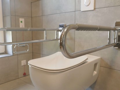 Rollstuhlgerechte Unterkunft - Zertifizierung "Reisen für alle" - Leer (Ostfriesland) - Toilette mit Alarmknopf - Haus-am-See