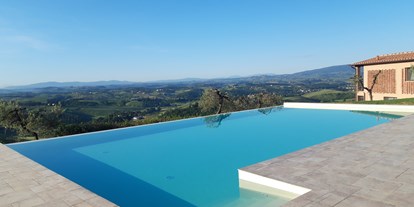 Rollstuhlgerechte Unterkunft - Chianti - Siena - Infinity-Pool mit Treppeneingang - Agriturismo La Collina degli Olivi