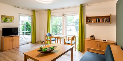Rollstuhlgerechte Unterkunft - Zertifizierung "Reisen für alle" - Beispiel Wohnzimmer 1 - IDA Integrationsdorf Arendsee
