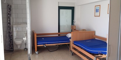 Rollstuhlgerechte Unterkunft - Schwimmbad - Kroatien - Schlaffzimmer Apartment nr8 - DeltaS Appartmani - Rollstuhl und Behindertengerechte Apartments Rab - Kroatien