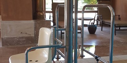 Rollstuhlgerechte Unterkunft - Poollifter im Hallenbad - Spice & Spa