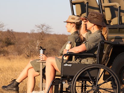Rollstuhlgerechte Unterkunft - Pool-Lifter oder Schwimmbad-Lifter - Geniessen - Ximuwu Safari Lodge Sud Afrika