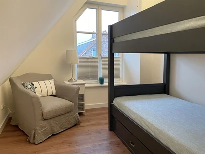 Rollstuhlgerechte Unterkunft - Unterkunftsart: Ferienhaus - Kinderzimmer OG Reethaus Barkley - Reethaus Barkley