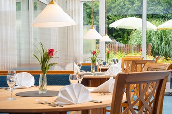 Rollstuhl-Urlaub: Restaurant "Libelle" - Waldhotel Schäferberg