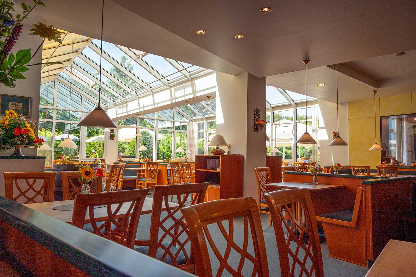 Rollstuhlgerechte Unterkunft - Hessen - Restaurant "Libelle" - Waldhotel Schäferberg