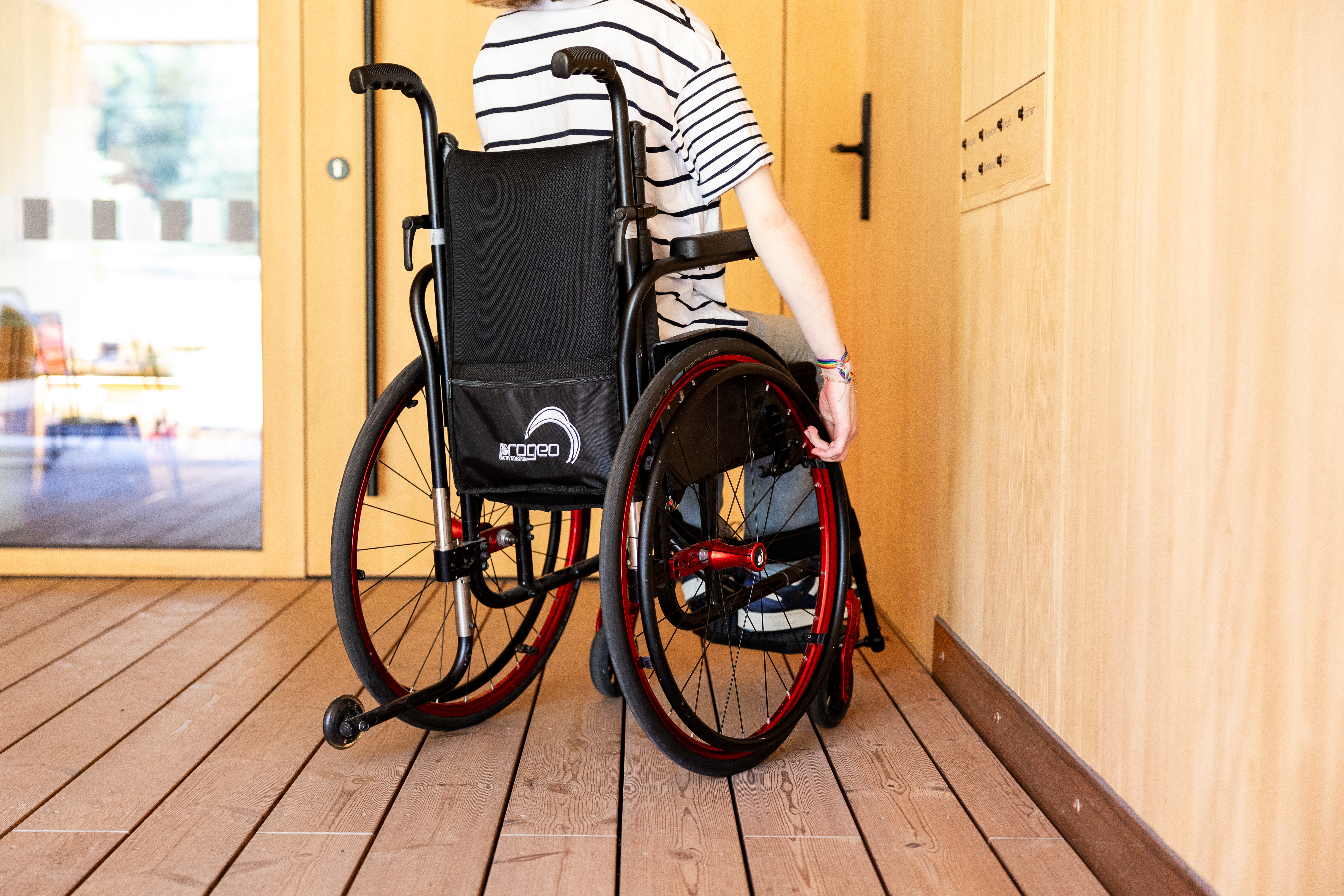 Rollstuhl-Urlaub: Eingangsbereich Haustür - freiraum Apartments