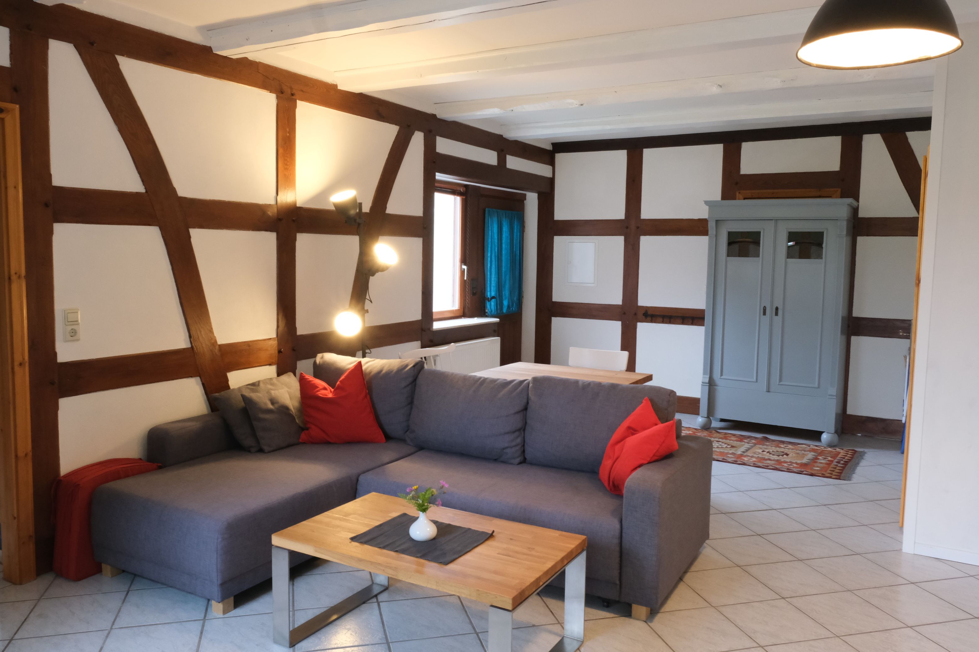 Rollstuhlgerechte Unterkunft - Barrierefreiheit-Merkmale: Für Gäste mit Gehbehinderung oder Rollstuhlfahrer - Pirow - Sofa im Wohnraum - Hof Elsbusch