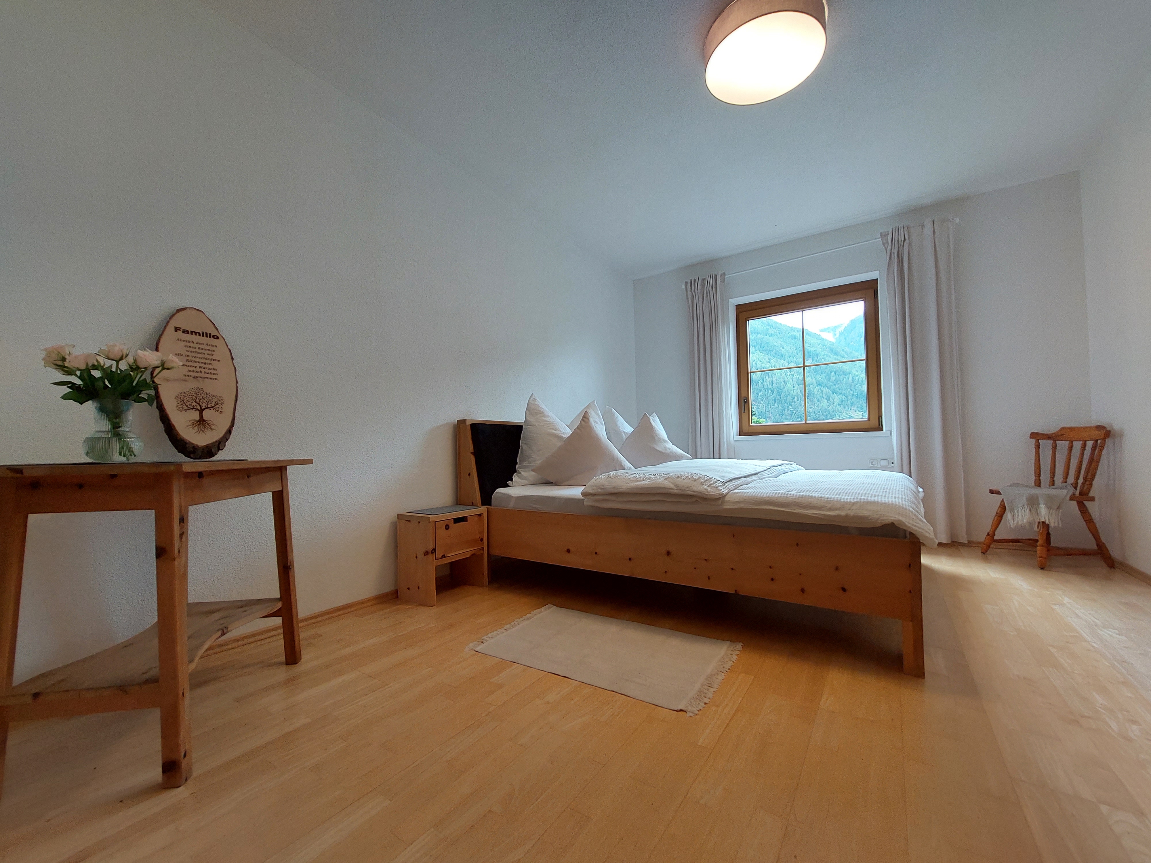 Rollstuhl-Urlaub: Zirbenschlafzimmer - Mandla's Hoamat 