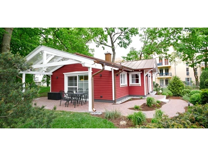 Rollstuhlgerechte Unterkunft - Unterkunftsart: Ferienhaus - Terrasse (Südwest Seite) - Landhaus Wilkens - Bungalow Nordlicht