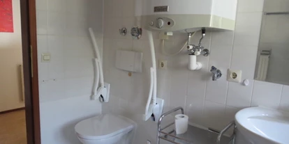 Rollstuhlgerechte Unterkunft - Pflegebett - Bad mit Dusche & WC - Barriererfreie Ferienwohnung Bodenseeblick