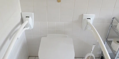 Rollstuhlgerechte Unterkunft - Pflegebett - Bad mit Dusche & WC - Barriererfreie Ferienwohnung Bodenseeblick