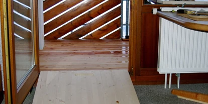 Rollstuhlgerechte Unterkunft - Pflegebett - Zugang über Rampe zum Balkon - Barriererfreie Ferienwohnung Bodenseeblick