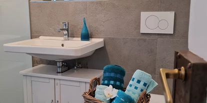 Rollstuhlgerechte Unterkunft - Oberbayern - Barierefreies Duschbad - Barrierefreie Ferienwohnung im 115 Jahre altem Jugendstilhaus