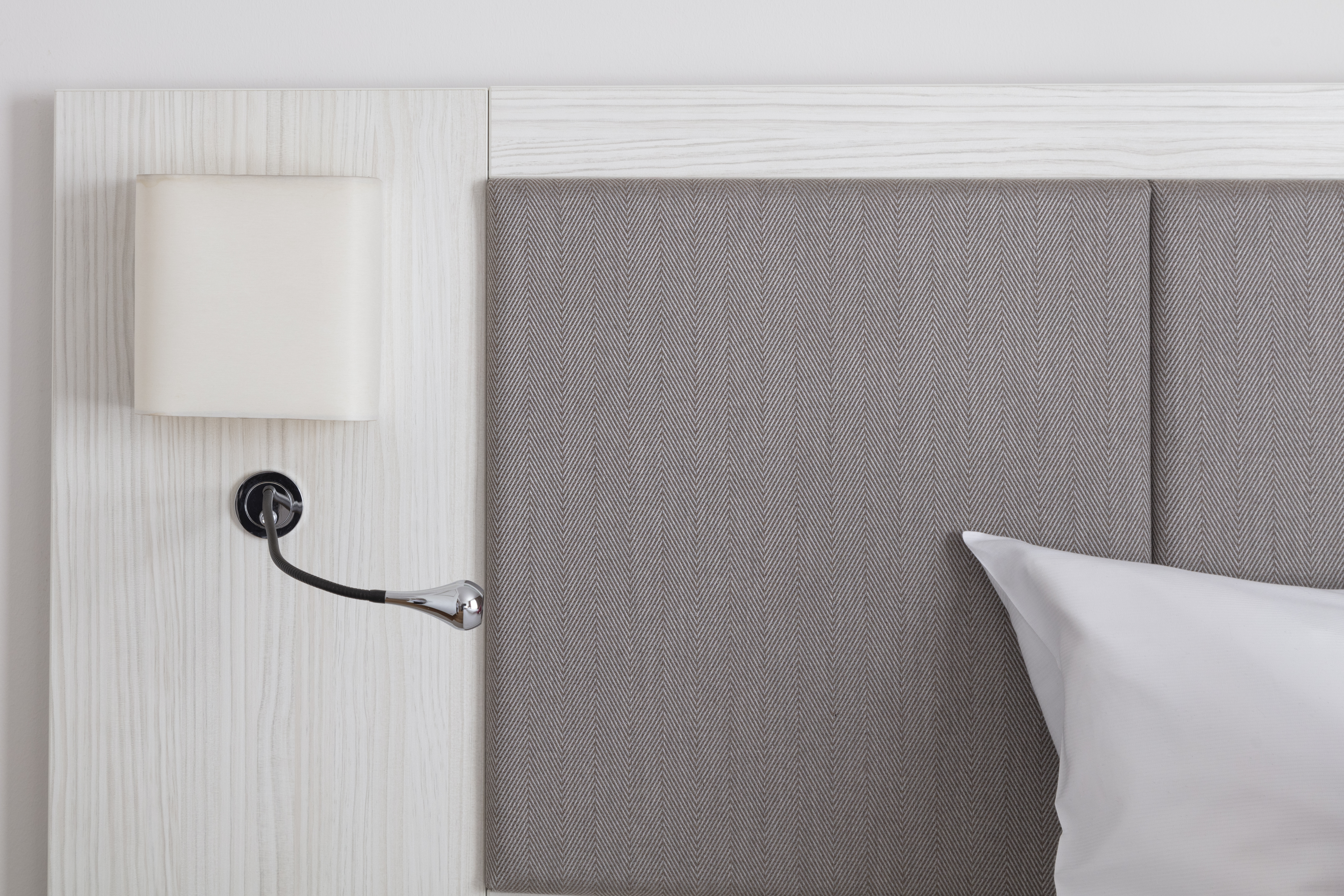 Rollstuhl-Urlaub: Details beim Bett - Hotel Zeitgeist Vienna