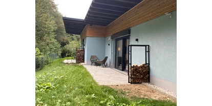 Rollstuhlgerechte Unterkunft - mit Hund - Seiffen/Erzgebirge - Blick auf die Terasse - Ferienapartment A1 Villa Wilisch