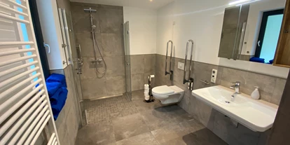 Rollstuhlgerechte Unterkunft - mit Hund - Seiffen/Erzgebirge - Bad - Ferienapartment A1 Villa Wilisch