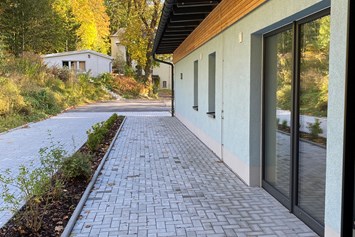 Rollstuhl-Urlaub: Zufahrt und Zugang zum Haus - Ferienapartment Villa Wilisch