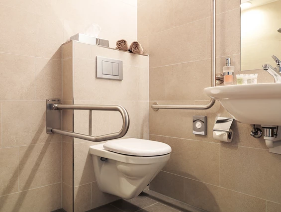 Rollstuhl-Urlaub: Toilette mit Haltegriff - Ferienhotel Bodensee, Stiftung Pro Handicap