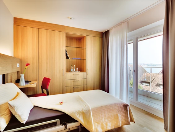 Rollstuhl-Urlaub: Einzelzimmer mit Blick auf den See - Ferienhotel Bodensee, Stiftung Pro Handicap