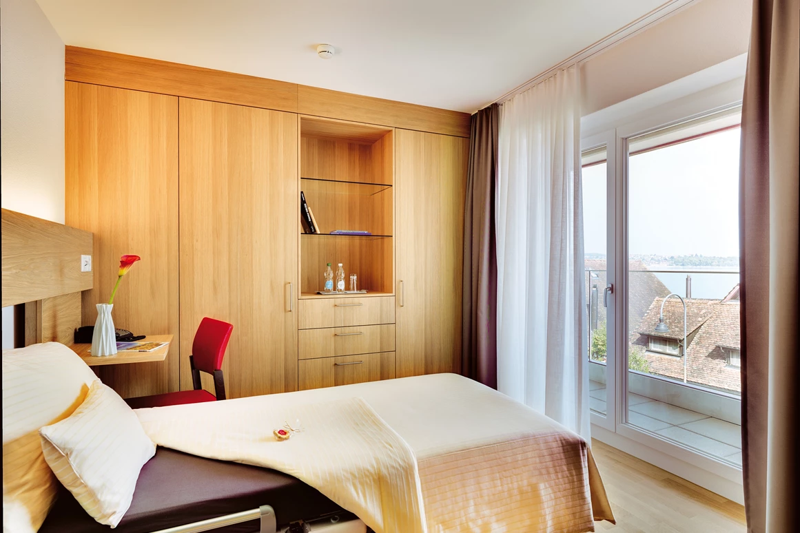 Rollstuhl-Urlaub: Einzelzimmer mit Blick auf den See - Ferienhotel Bodensee, Stiftung Pro Handicap