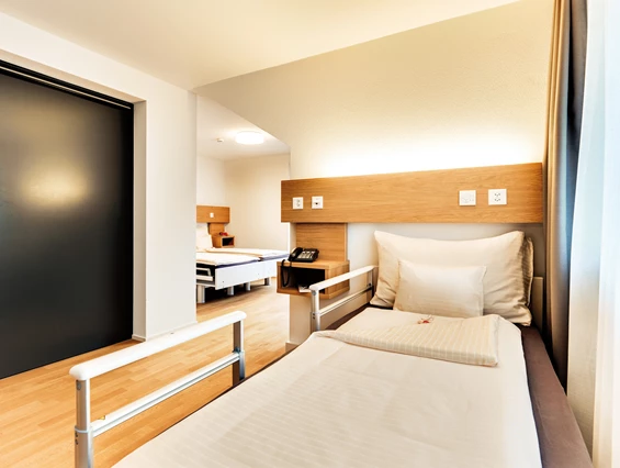 Rollstuhl-Urlaub: 3-Bettzimmer mit Seesicht - Ferienhotel Bodensee, Stiftung Pro Handicap