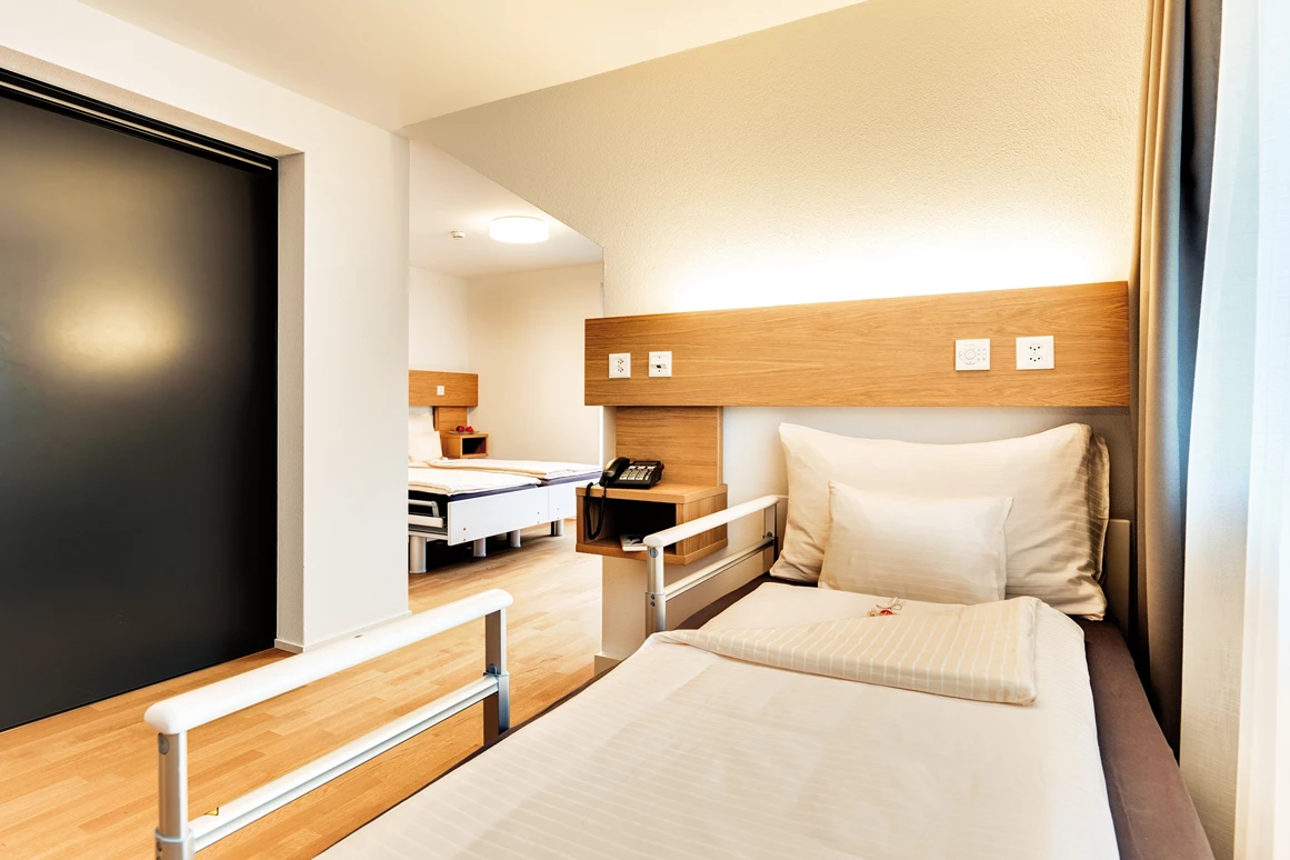 Rollstuhl-Urlaub: 3-Bettzimmer mit Seesicht - Ferienhotel Bodensee, Stiftung Pro Handicap