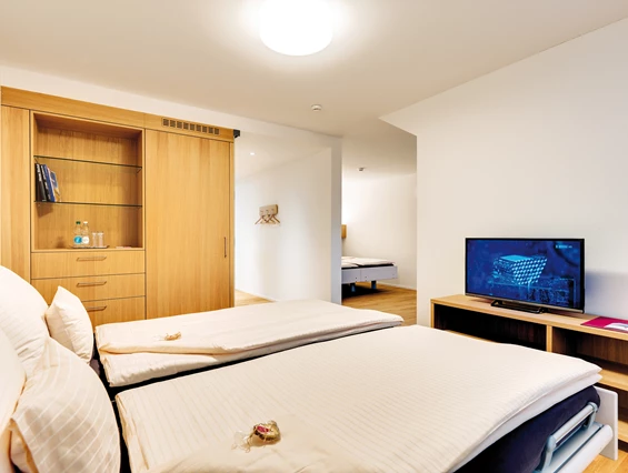 Rollstuhl-Urlaub: 4-Bettzimmer mit Gartensicht - Ferienhotel Bodensee, Stiftung Pro Handicap