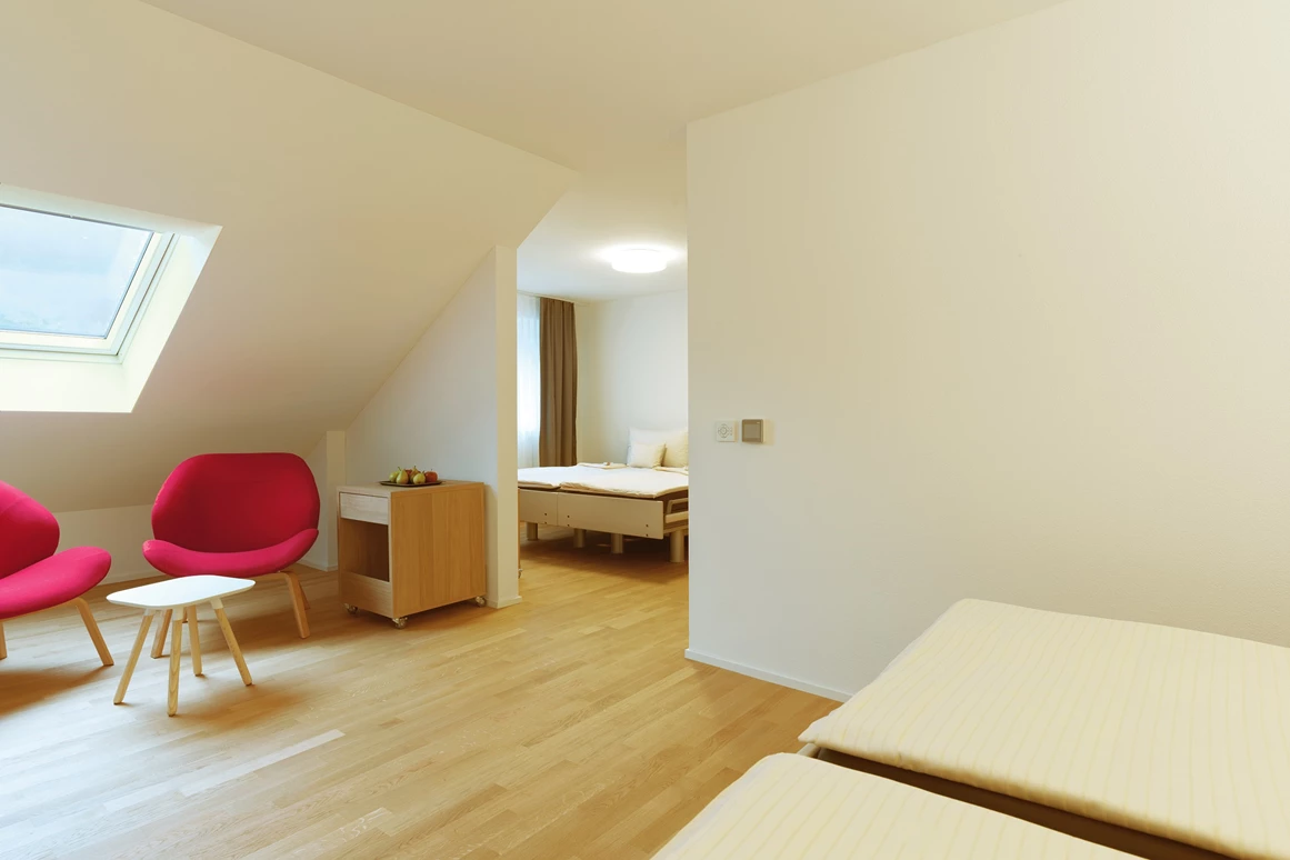 Rollstuhl-Urlaub: 4-Bettzimmer mit Gartensicht - Ferienhotel Bodensee, Stiftung Pro Handicap