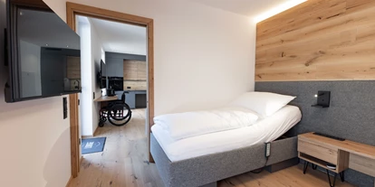 Rollstuhlgerechte Unterkunft - Pflegebett - Schlafzimmer, elektrisch verstellbare Betten - SALZKAMMERGUT LODGE