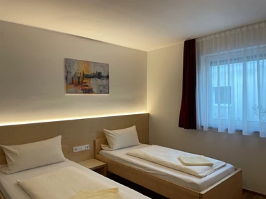 Rollstuhl-Urlaub: 2-Bettzimmer barrierfrei - Pension RoBi