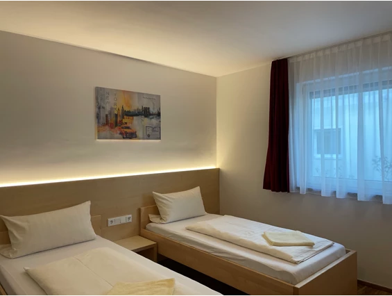 Rollstuhl-Urlaub: 2-Bettzimmer barrierfrei - Pension RoBi