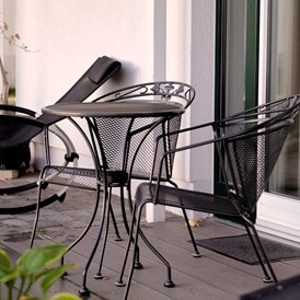 Rollstuhl-Urlaub: Auch der Zugang auf die Terrasse ist Schwellenlos - Hotel am Steendamm