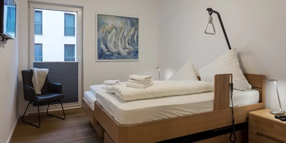 Rollstuhlgerechte Unterkunft - Pflegebett - Doppelschlafzimmer 1 - SP 3 FW Eastside App. 3 Olpenitz