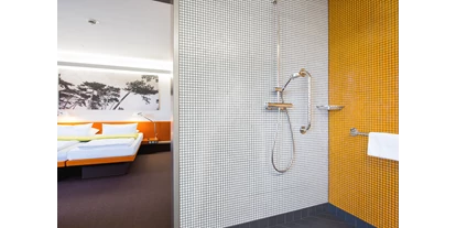 Rollstuhlgerechte Unterkunft - Pflegebett - Barrierefreie Dusche - Hotel Windschur