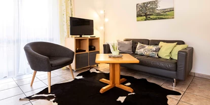 Rollstuhlgerechte Unterkunft - Region Schwaben - Wohnzimmer - Ferienhof Egger