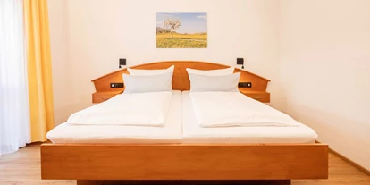 Rollstuhlgerechte Unterkunft - Region Schwaben - Schlafzimmer - Ferienhof Egger
