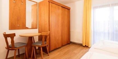 Rollstuhlgerechte Unterkunft - Region Schwaben - Schlafzimmer - Ferienhof Egger