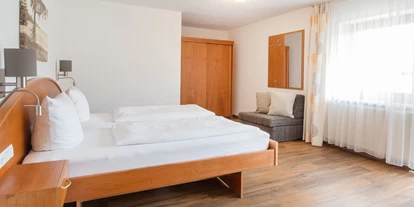 Rollstuhlgerechte Unterkunft - Region Schwaben - Schlafzimmer - Ferienhof Egger