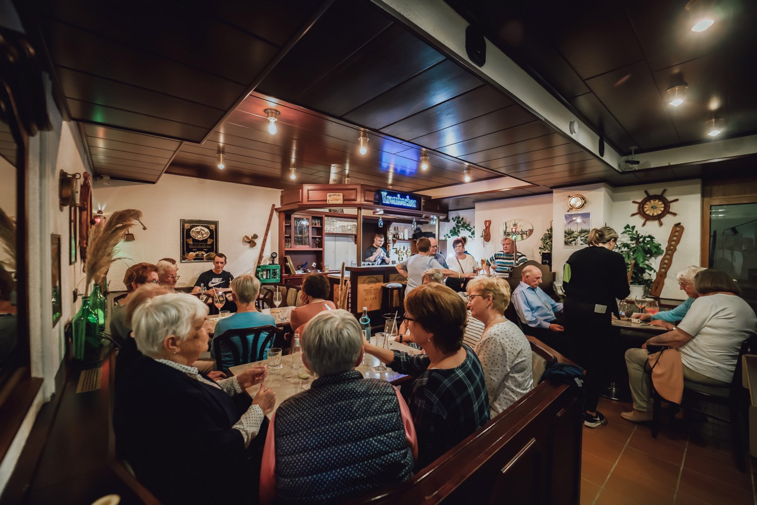 Rollstuhl-Urlaub: Bar - Landhotel Spessartruh