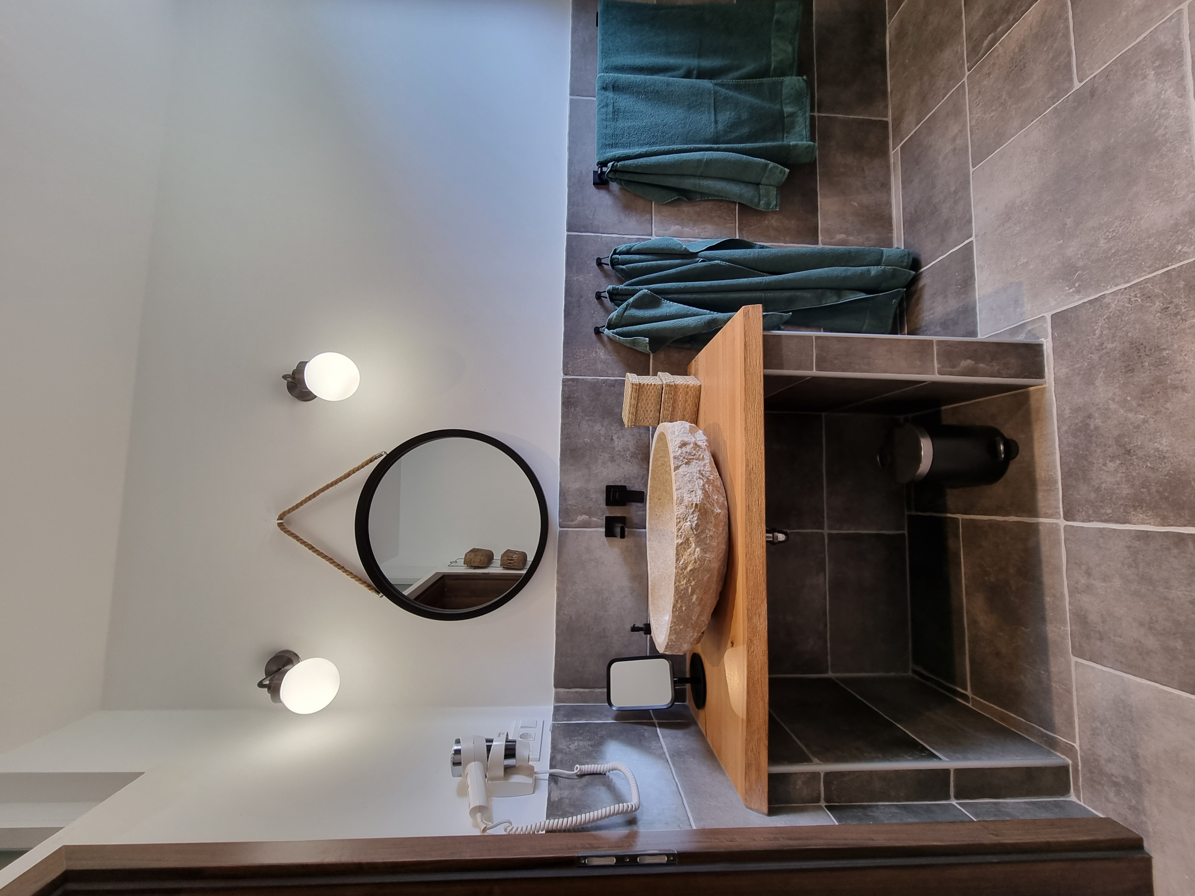 Rollstuhl-Urlaub: Badezimmer Waschbecken - Villa Babalonija