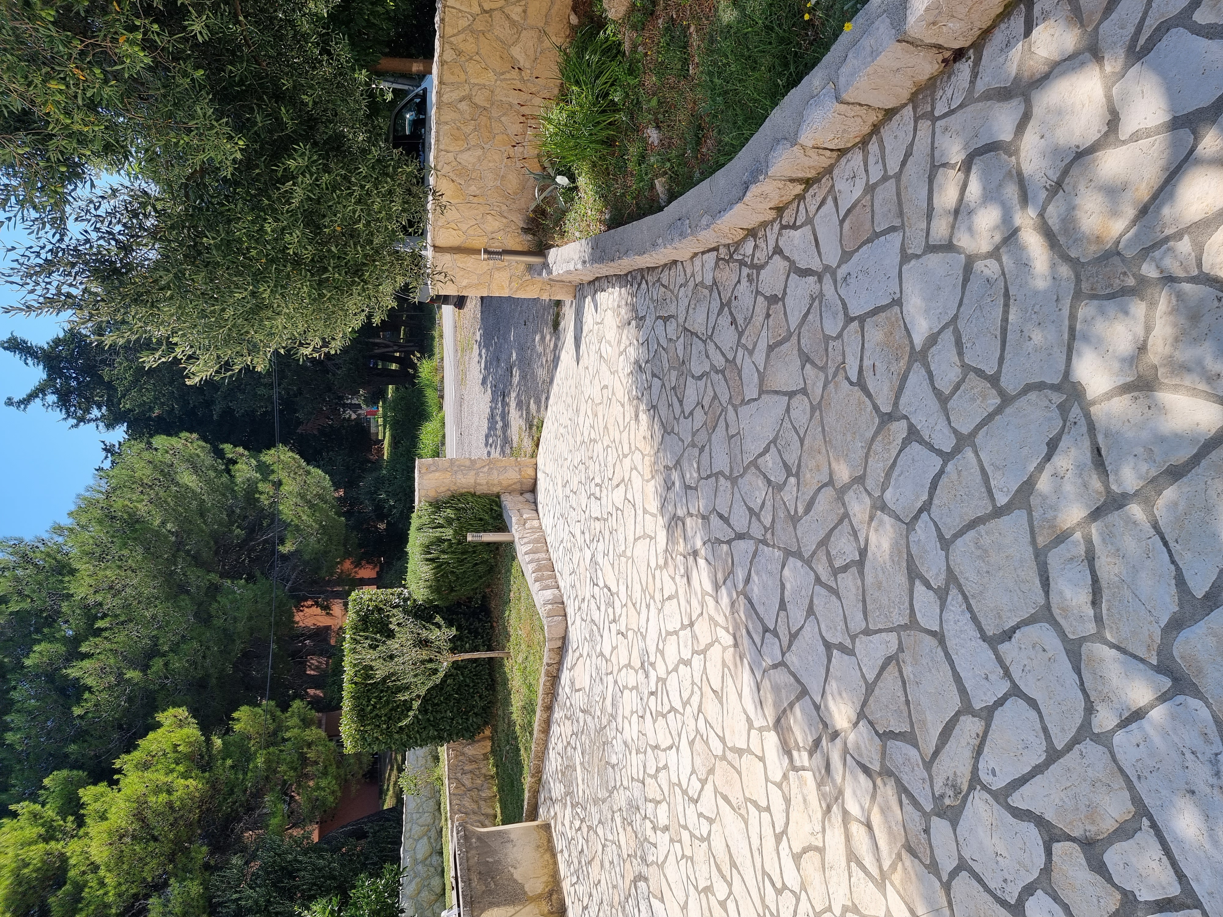 Rollstuhl-Urlaub: Zugang vom Parkplatz - Villa Babalonija