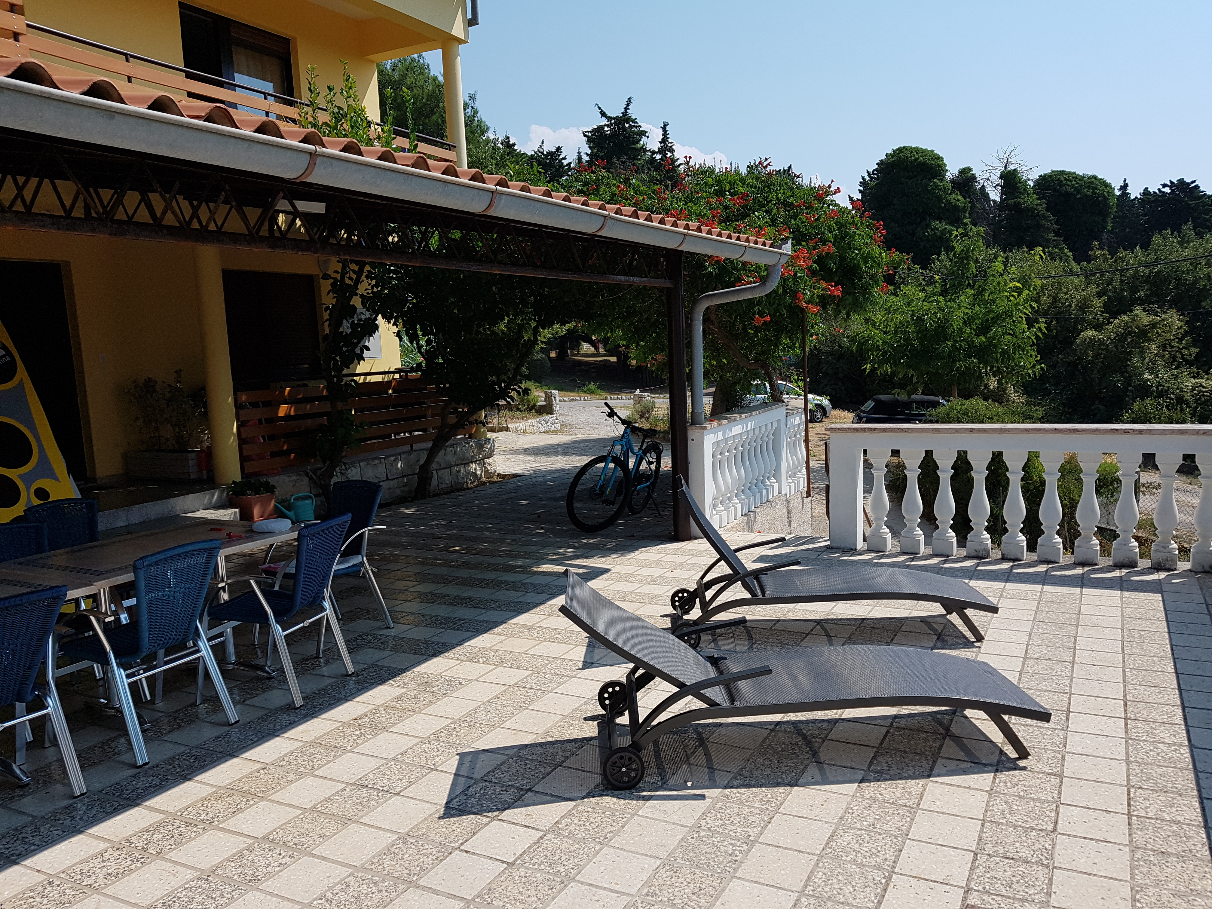 Rollstuhl-Urlaub: Gemeinschafts Terrasse - Villa Babalonija