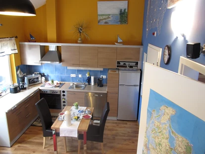 Rollstuhlgerechte Unterkunft - Unterkunftsart: Ferienhaus - Küche FeWo 2
Kaffee+Tee gratis  - Ferienwohnungen "Käpt´n Udo"